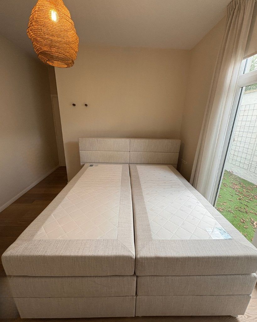Boxspring coffre 180x200 + matelas ressorts ensachés ferme, Beige, Comme neuf, Enlèvement, 180 cm