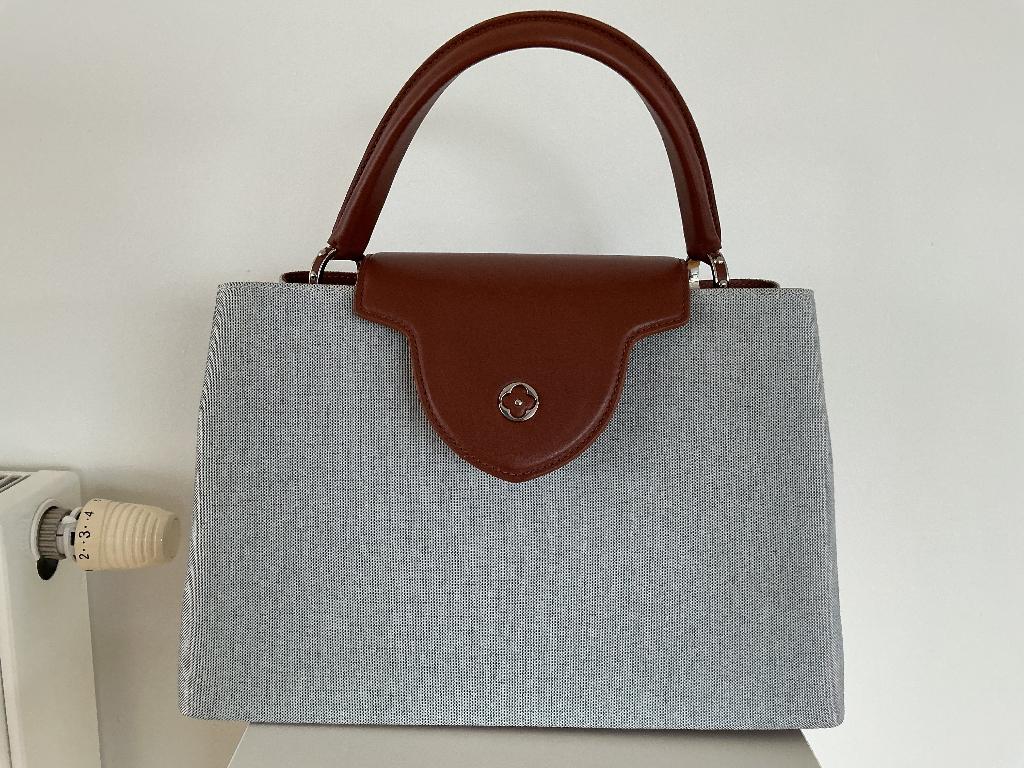 Zeer mooie handtas, Handtassen en Accessoires, Tassen | Damestassen, Ophalen of Verzenden, Nieuw, Blauw, Handtas
