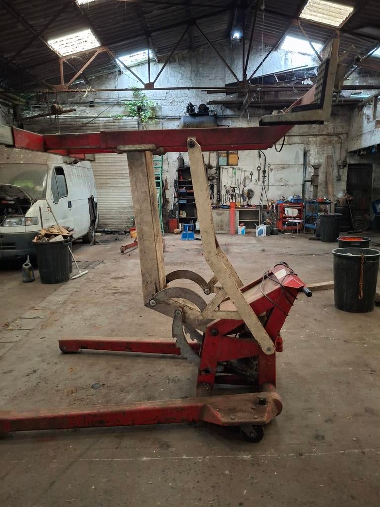 Hefbrug 3000kg wegens stopzetting garage, Enlèvement
