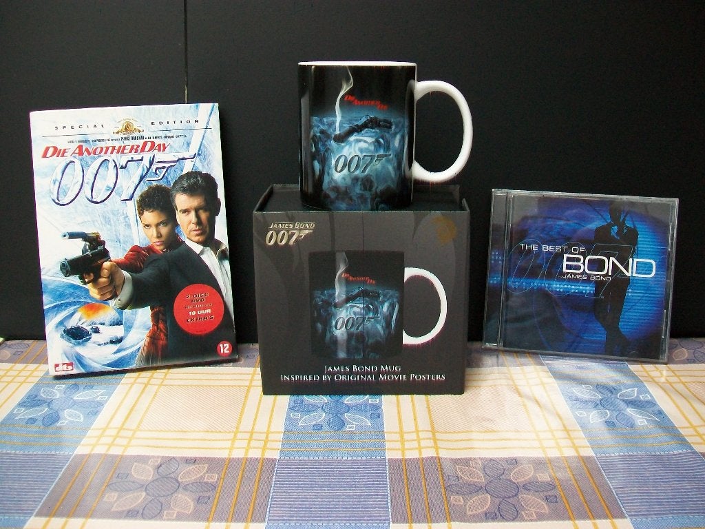 James Bond 007 - 50 Years - Die Another Day - Tas - DVD - CD, Collections, Cinéma & Télévision, Enlèvement ou Envoi, Comme neuf
