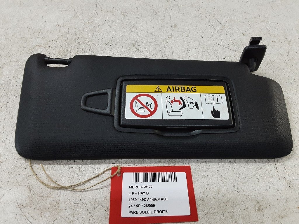 PARE-SOLEIL DROIT Mercedes-Benz A (177.0) (01-2018/12-2026), Mercedes-Benz, Mevr. I. Hauben, Utilisé, Rue de l'Espoir 34 34
4030  GRIVEGNÉE, BE