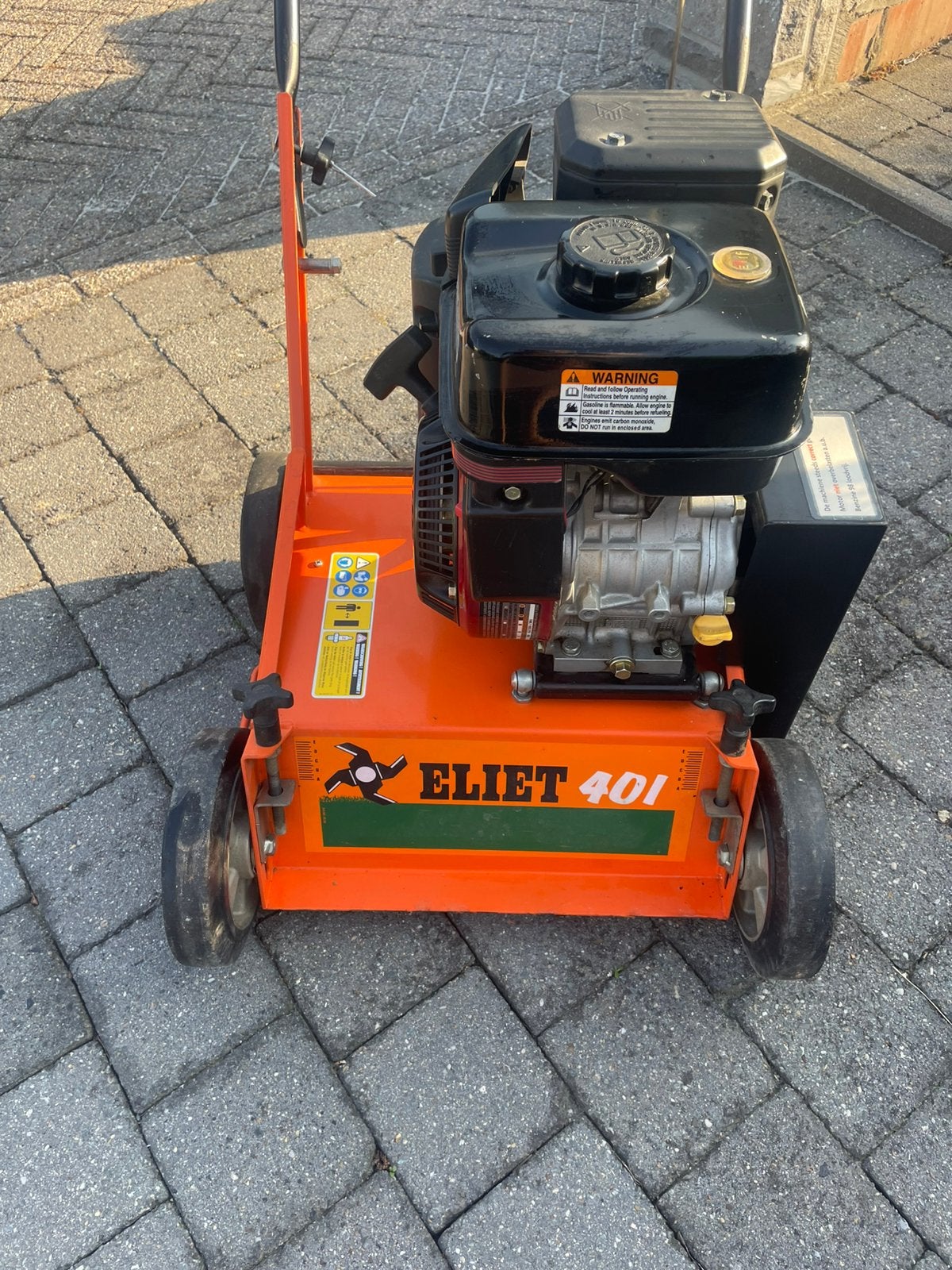 Eliet verticuteermachine E401, Ophalen, Zo goed als nieuw