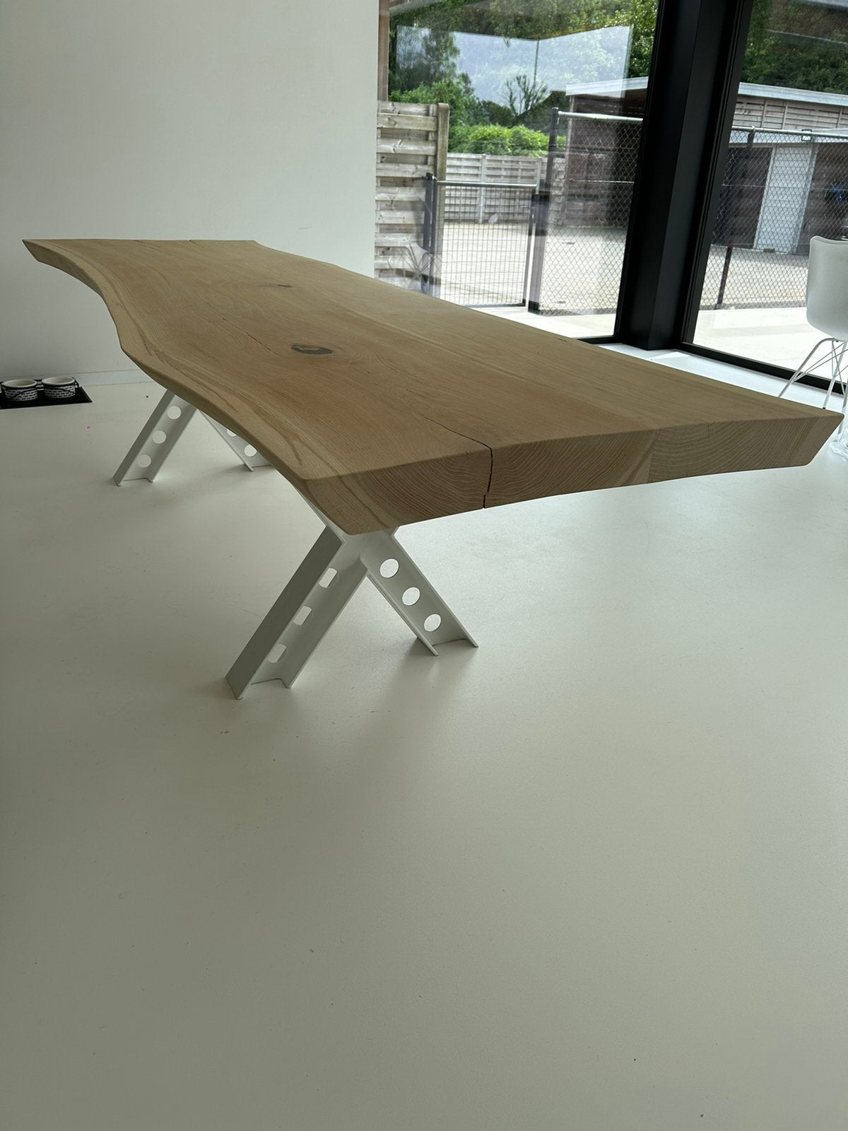 boomstamtafel in eik 300x90 cm, Huis en Inrichting, Tafels | Eettafels, Ophalen, Zo goed als nieuw