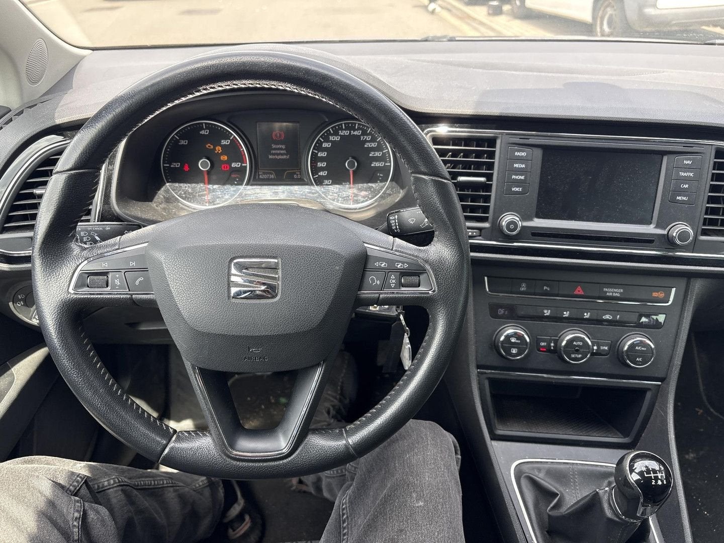 Seat Leon ST 1.6 TDI Style Business Ecomotive, Autos, Seat, Argent ou Gris, Achat, Entreprise, Noir