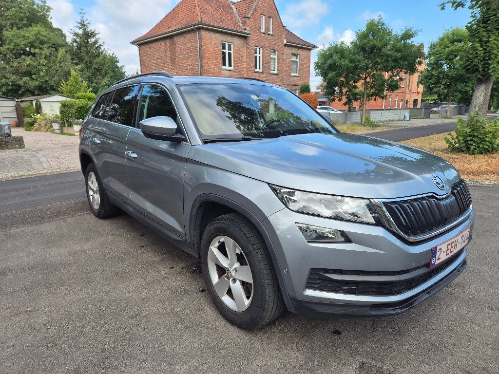 SKODA KODIAQ AUTOMAAT-7 ZETELS-PANO-180PK-ADAP.CRUISE-4X4, Auto's, Automaat, Euro 6, Parkeersensor, Leder