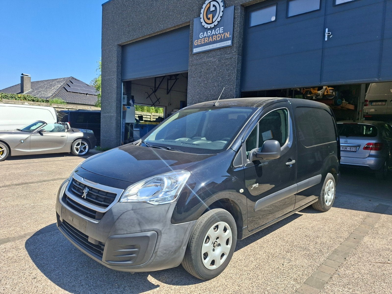 Peugeot Partner 1.6 benzine airco PDC trekhaak, Contacten en Berichten