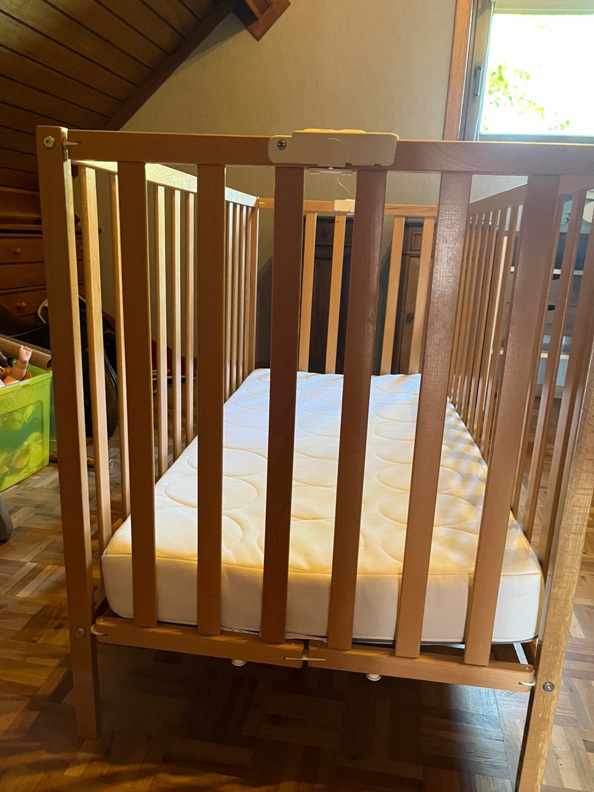 Lit cage bébé avec matelas, Enlèvement, Comme neuf