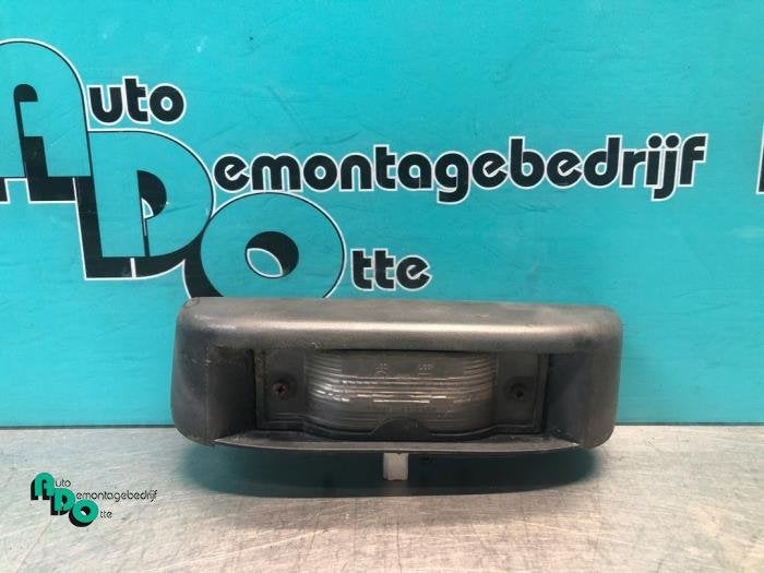 Eclairage immatriculation d'un Opel Vivaro (Vivaro 01-), -, Opel, 3 mois de garantie, Utilisé