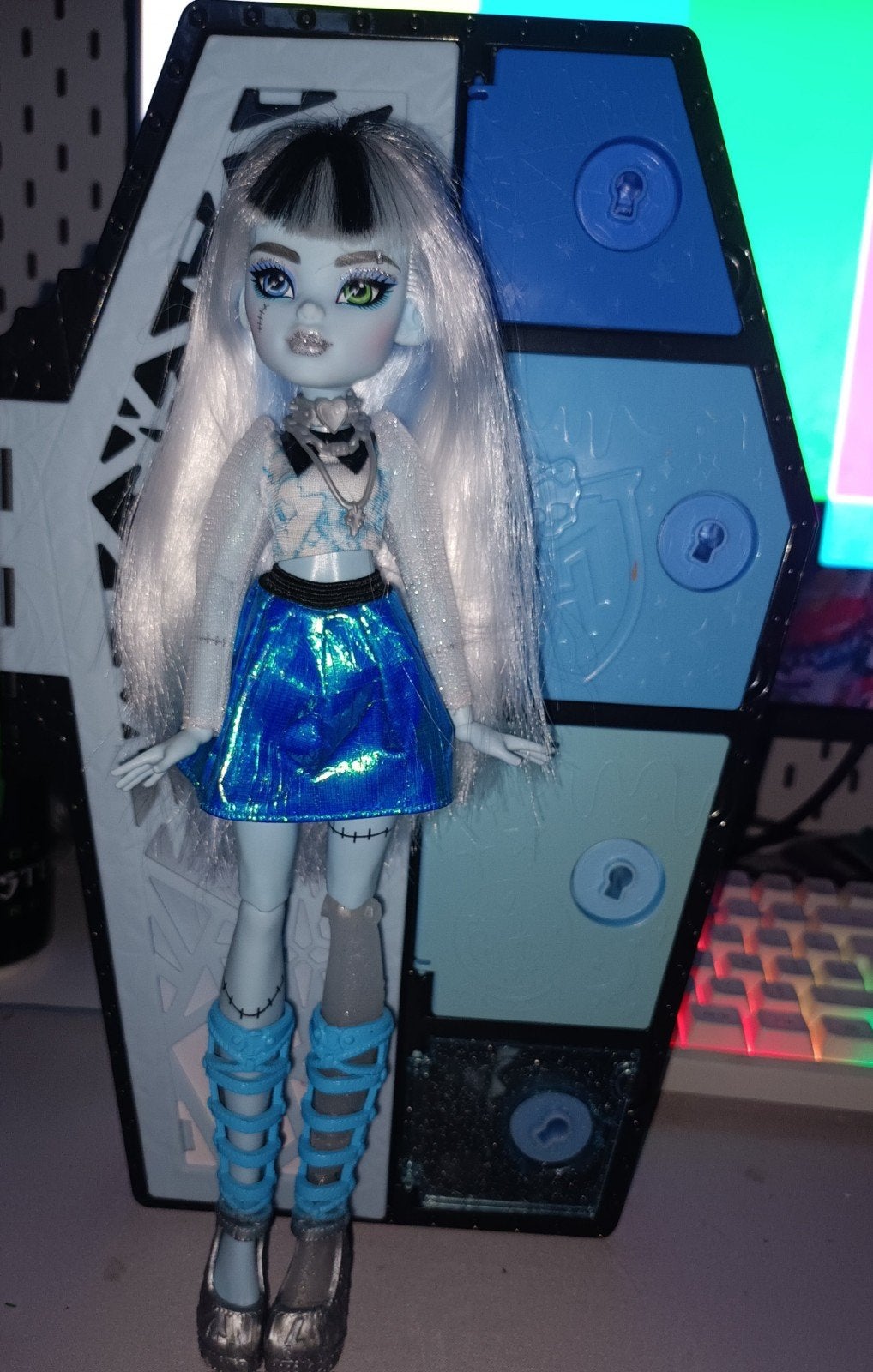 Monster High-pop., Ophalen