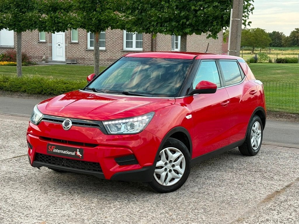 Ssangyong Tivoli Urban 1.6D Euro6b Airco Cruise Zo meepakken, Auto's, SsangYong, Monovolume, Euro 6, Parkeersensor, Te koop