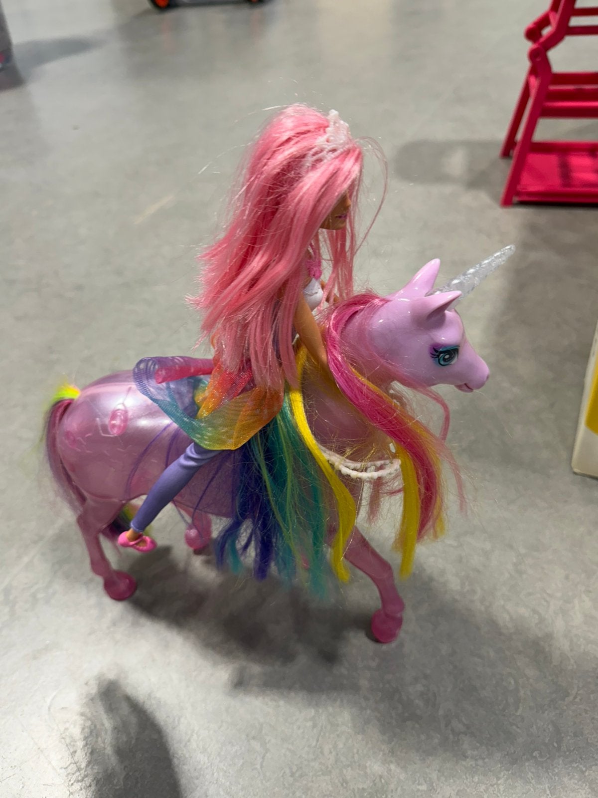 Barbie Dreamtopia Magical Lights Unicorn, Kinderen en Baby's, Ophalen, Zo goed als nieuw