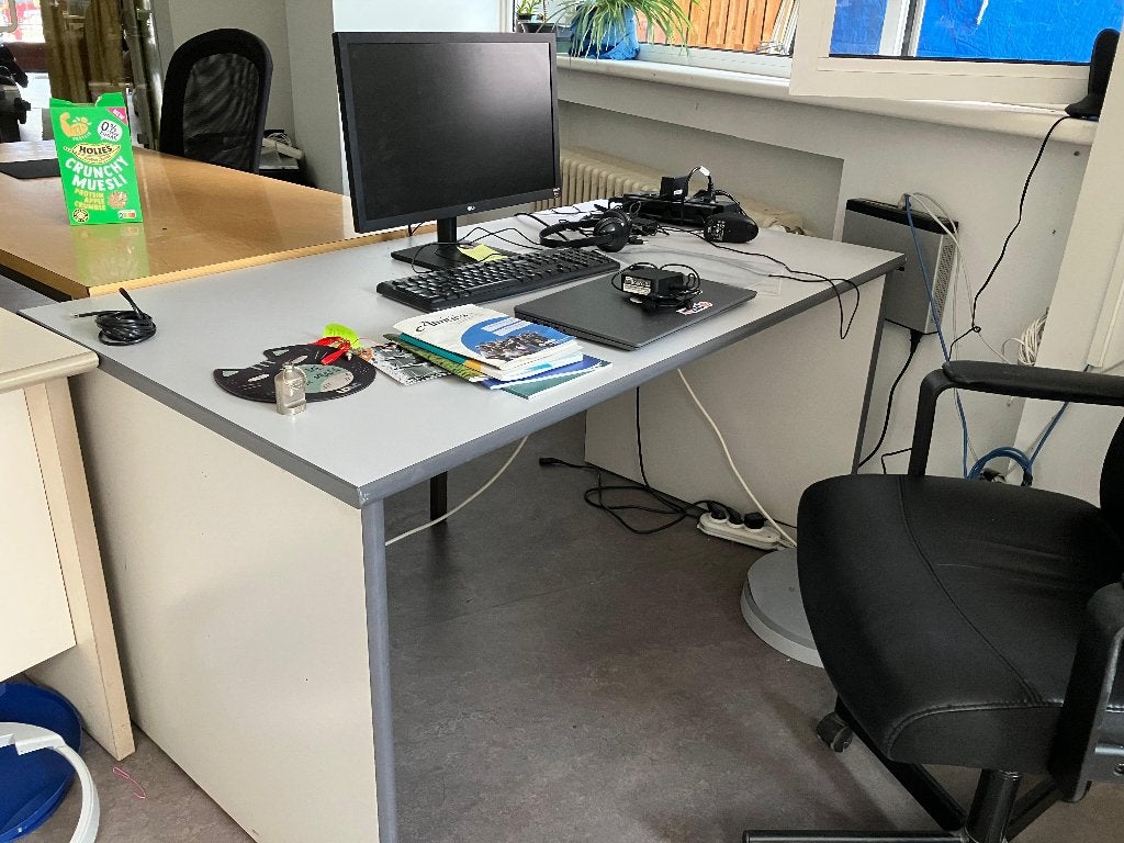 Grey office desk x2, Huis en Inrichting, Bureaus, Ophalen