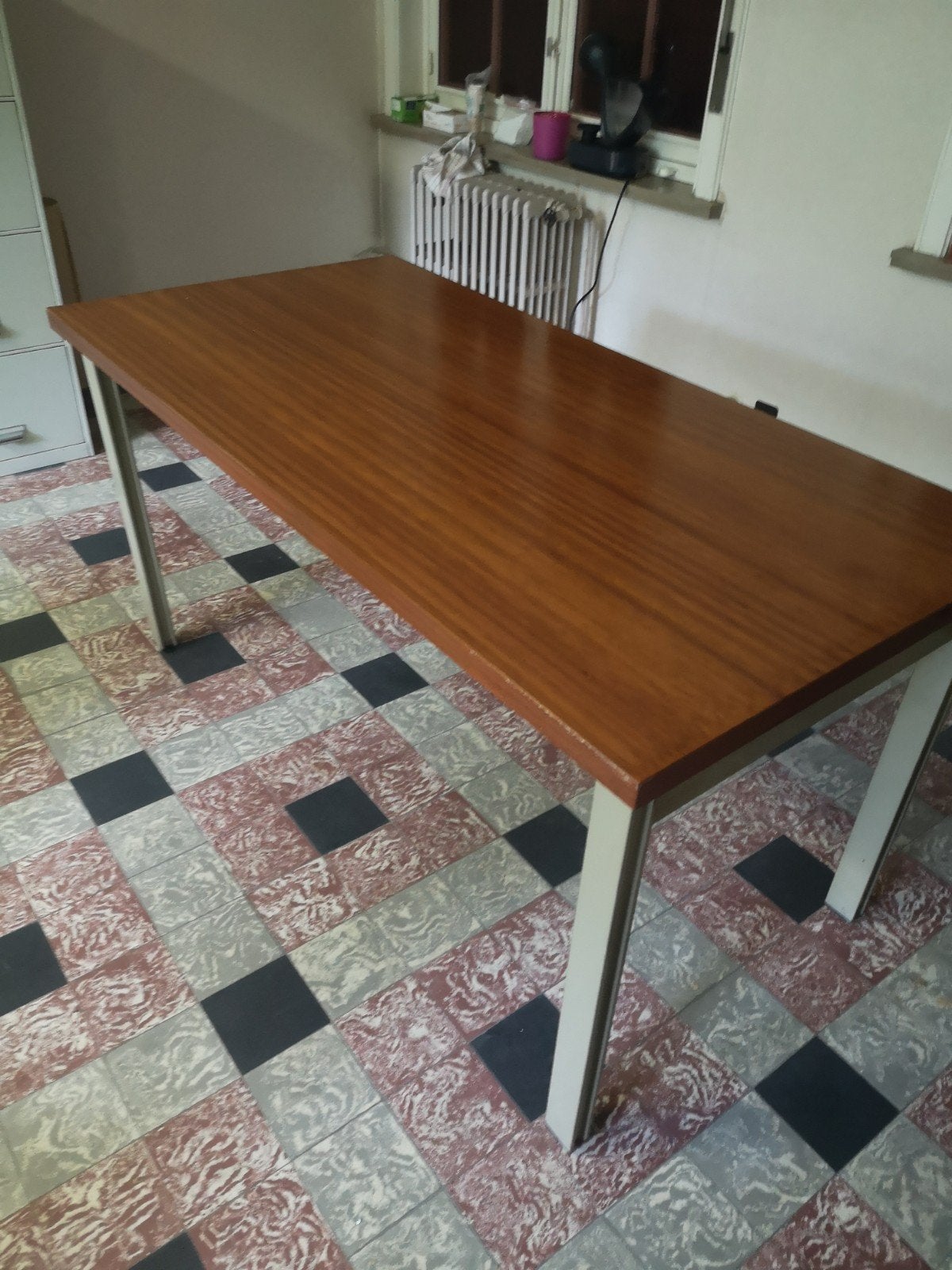 Table / bureau Mewaf, Enlèvement