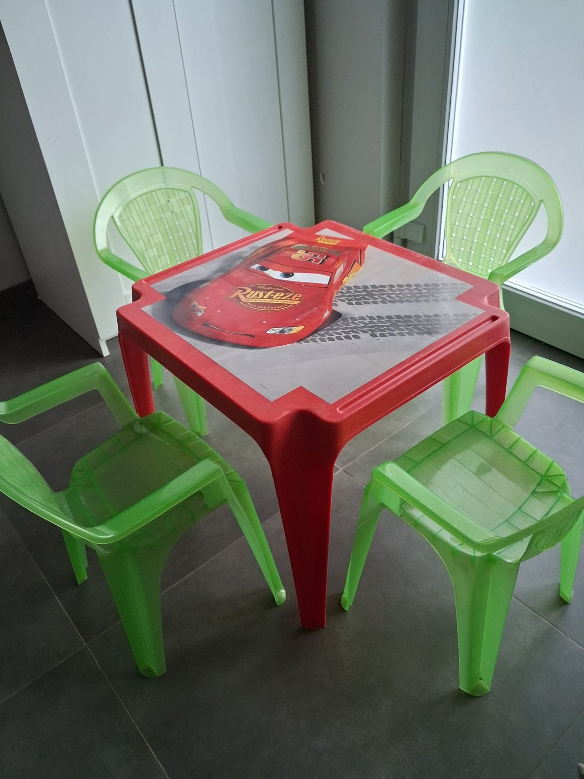 Kindertafel met 4 stoelen, Kinderen en Baby's, Ophalen, Gebruikt