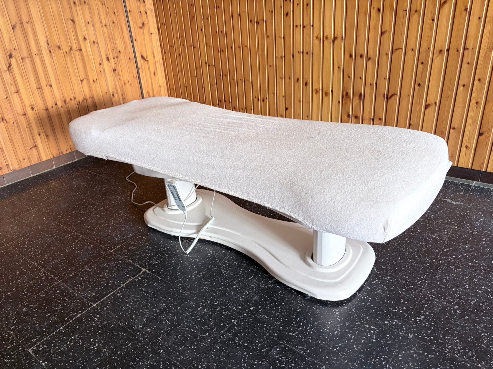 Professionele elektrische massagetafel in perfecte staat, Sport en Fitness, Massageproducten, Ophalen, Zo goed als nieuw