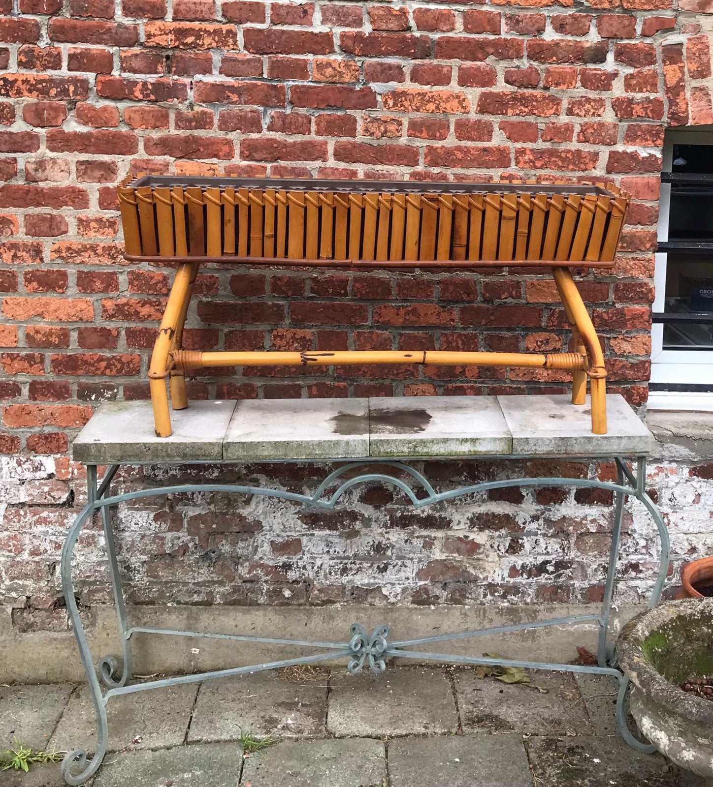 Vintage bamboe plantenhouder met originele bak. 105/52/12 cm, Tuin en Terras, Ophalen, Gebruikt, Rotan