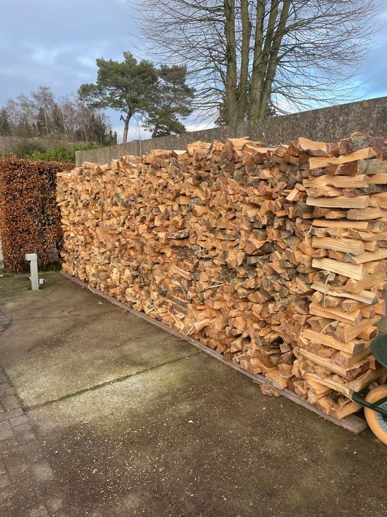 Vers gekloven brandhout.  80€. Per m3, Tuin en Terras, Brandhout, 6 m³ of meer, Ophalen, Blokken