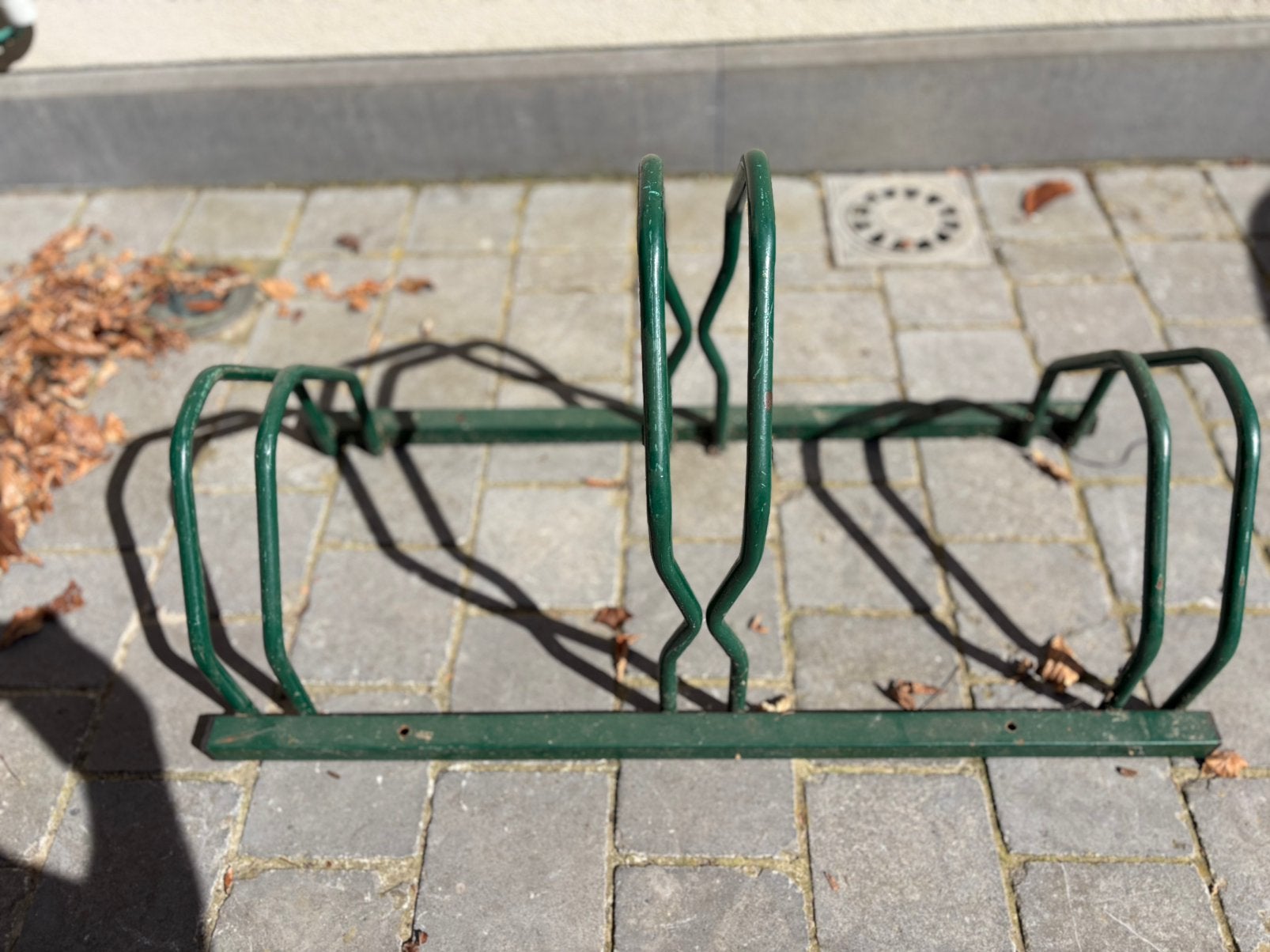 Fietsenrek voor 3 fietsen. Groene kleur. Enkel ophalen., Fietsen en Brommers, Ophalen, Zo goed als nieuw