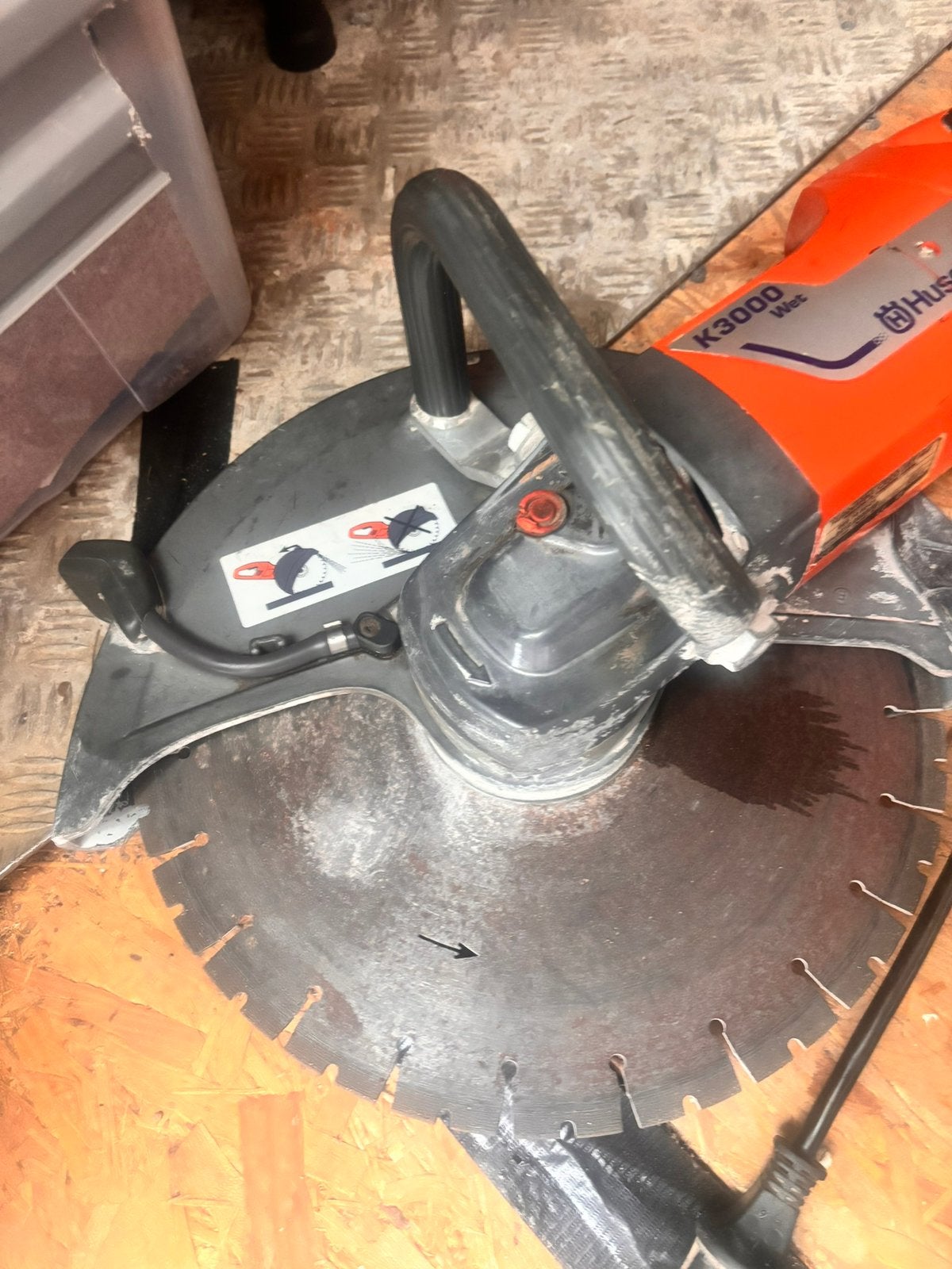 Disqueuse électrique a eau Husqvarna, Bricolage & Construction, Outillage | Meuleuses, Enlèvement, Comme neuf