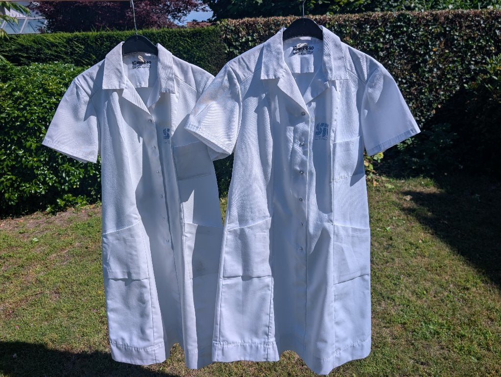 Vintage medisch verpleegstersuniform /zusterjas SJI: 2 stuks, Ophalen of Verzenden, Maat 38/40 (M), Wit, Onder de knie