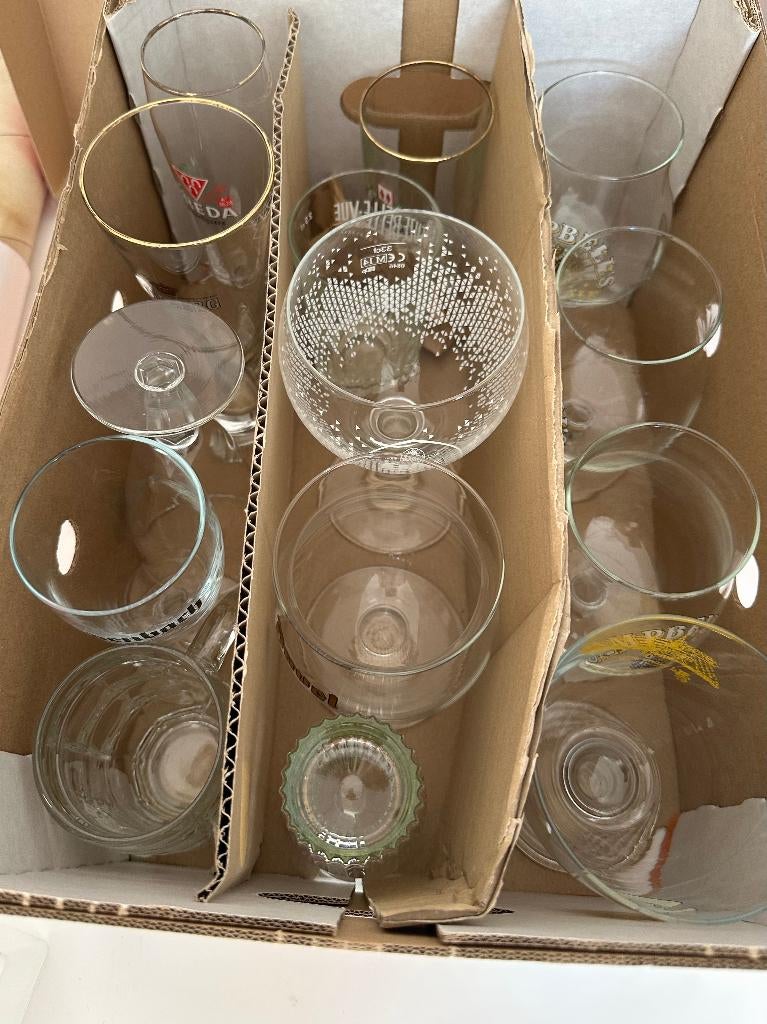 14 vieux verres à bière - 12 bières différentes, Enlèvement