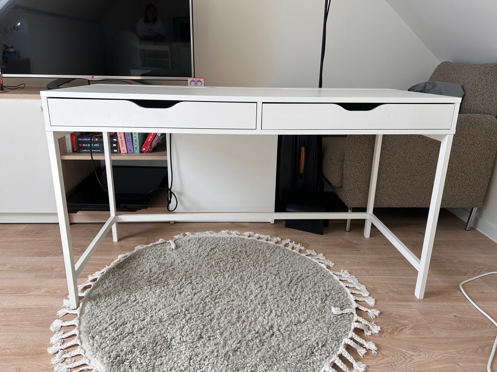 Bureau wit IKEA, Maison & Meubles, 132 cm, Goulotte de câbles, Comme neuf, Enlèvement