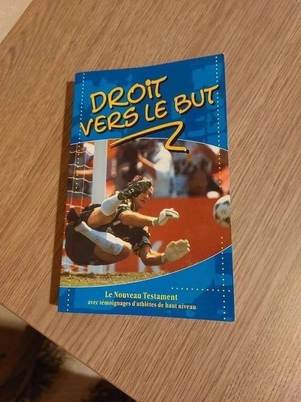 Droit vers le but / Le Nouveau Testament, Ophalen of Verzenden, Gelezen, Overige sporten