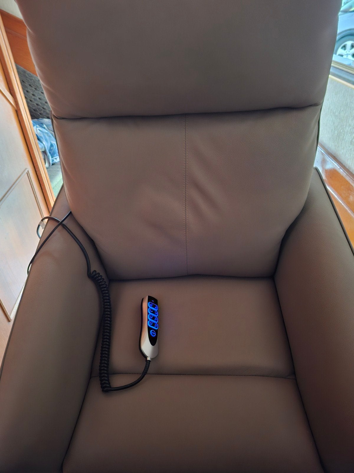 Lederen relaxzetel met liftfunctie, Ophalen