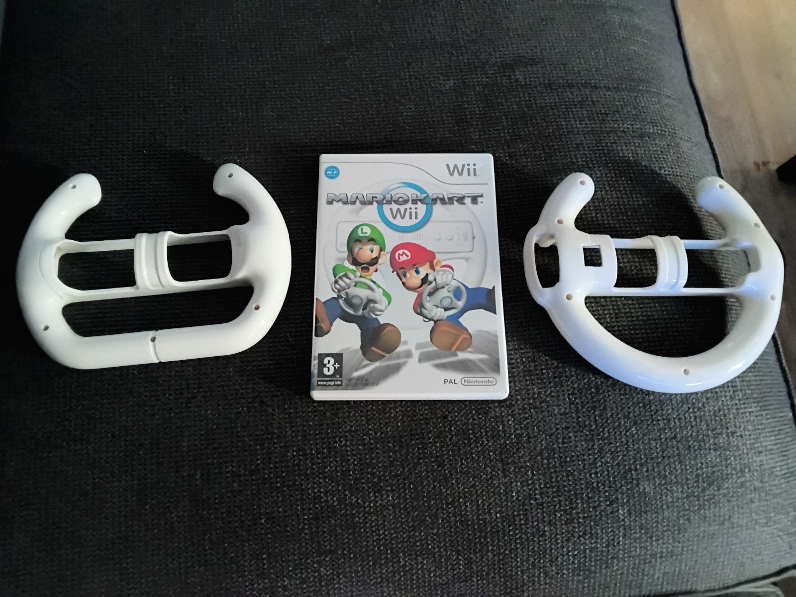 Mario Kart met 2 stuurtjes - Nintendo Wii, Games en Spelcomputers, Verzenden, Racen en Vliegen, Zo goed als nieuw, 3 spelers of meer