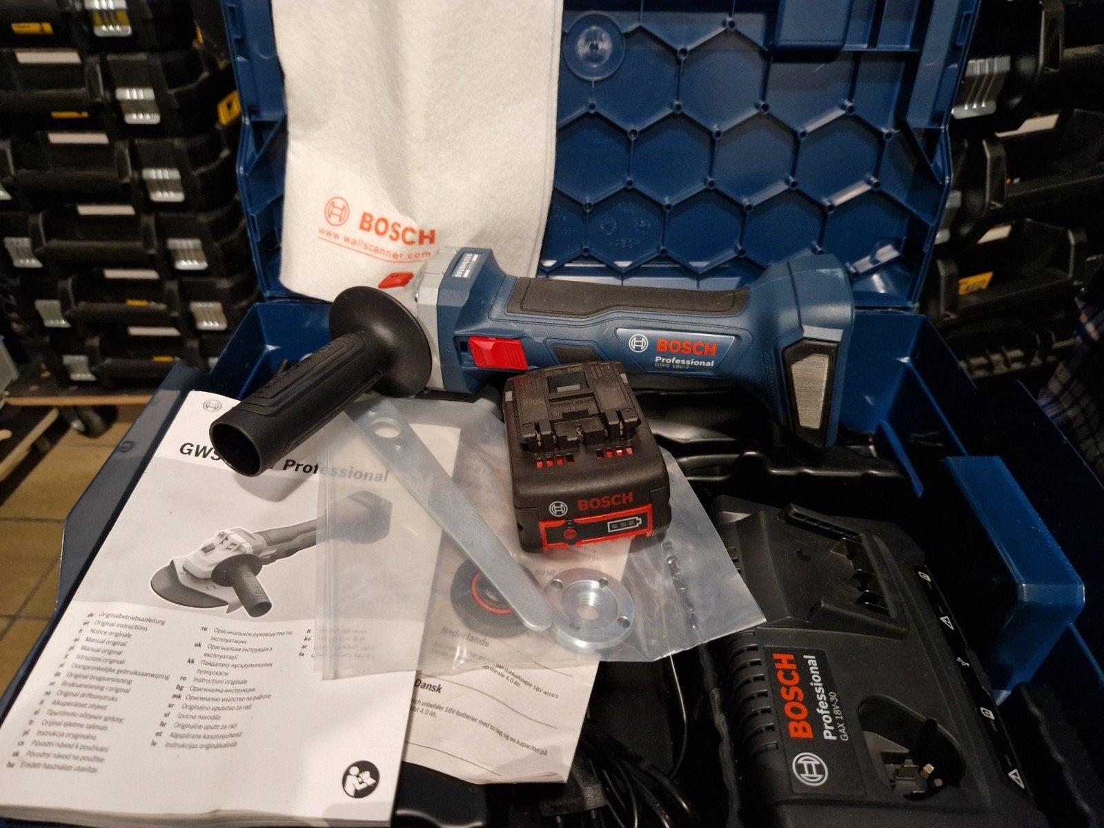 Bosch disqueuse GWS18 Batterie + chargeur + coffre accessoir, Bricolage & Construction, Enlèvement, Neuf, Autres types, Bosch