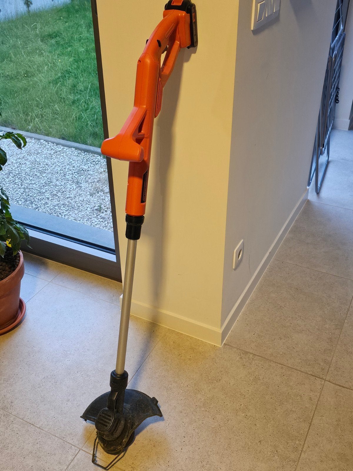 Black and Decker gras trimmer, Ophalen