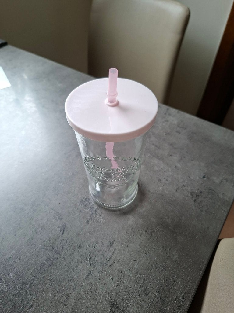 Grande tasse en verre avec couvercle rose ÉTAT NEUF, Enlèvement ou Envoi, Comme neuf, Verre, Verre ou Verres