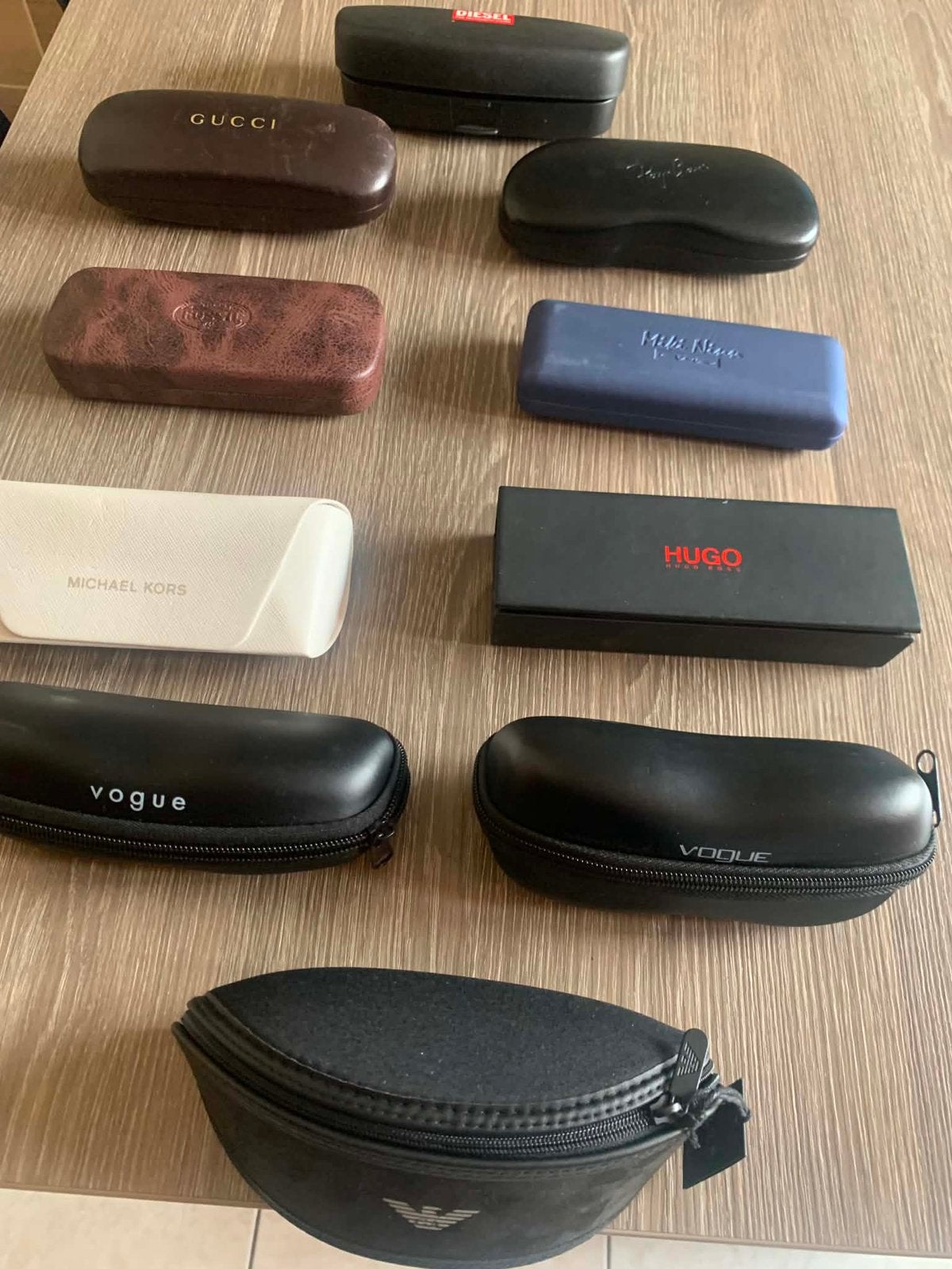À vendre : boîtes à lunettes vides, Enlèvement, Comme neuf