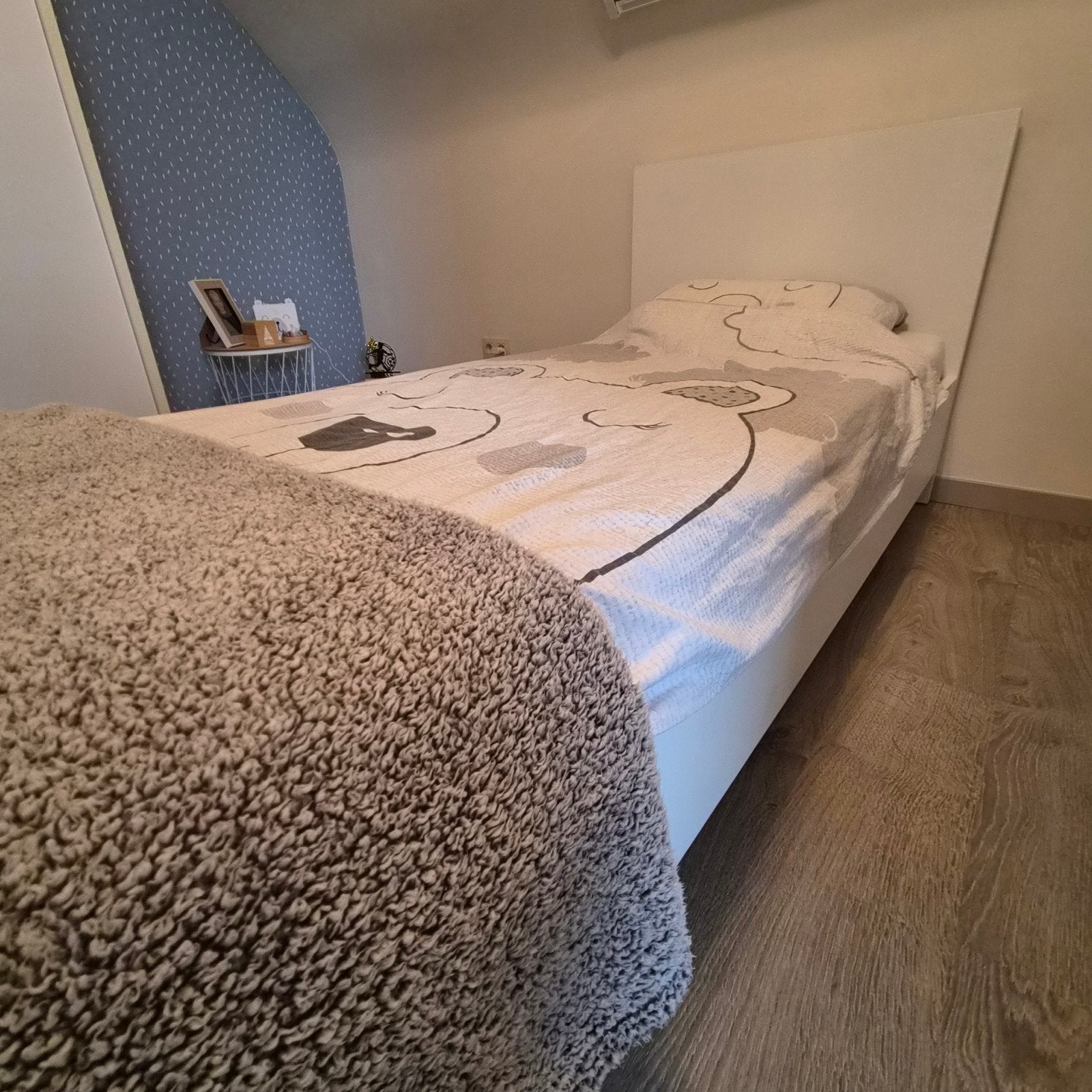 1 persoonsbed met toebehoren, Huis en Inrichting, Ophalen, Wit