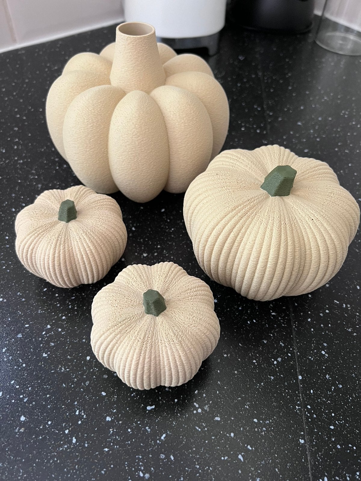 Pompoen vaas en pompoentjes, Huis en Inrichting, Woonaccessoires | Vazen, Overige materialen, Beige, 3D-geprint, Nieuw