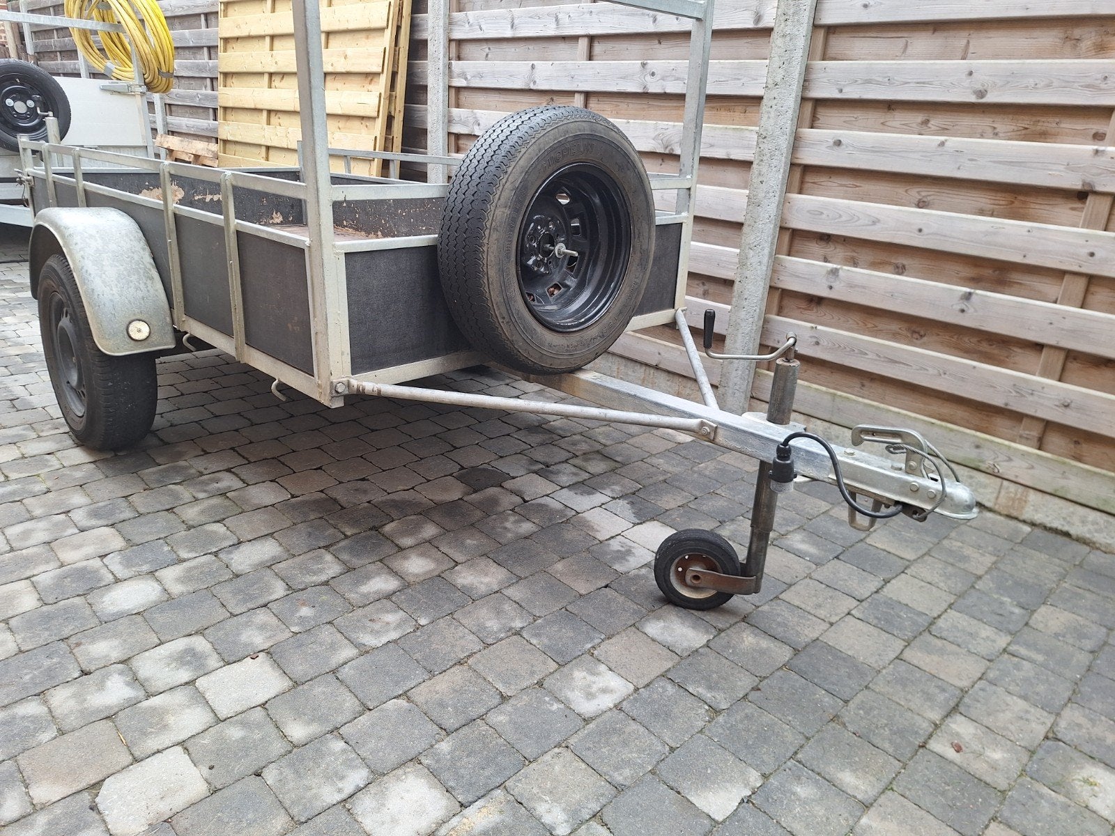 aanhangwagen, Enlèvement, Utilisé