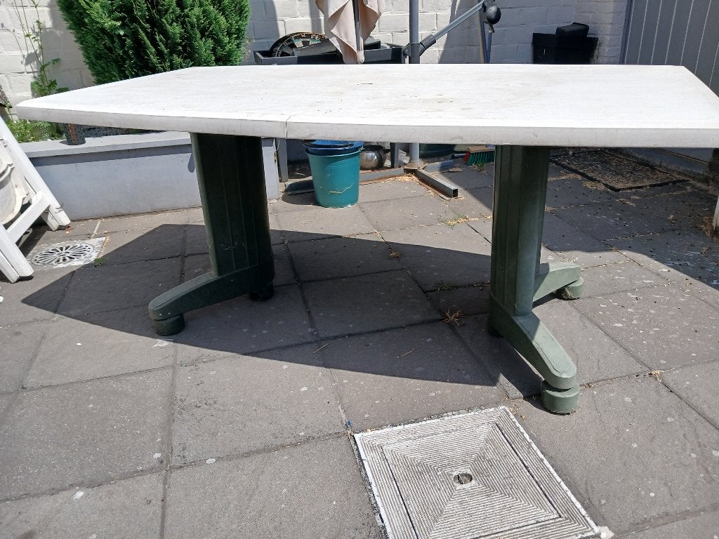 Tuintafel in kunststof, Tuin en Terras, Tuintafels, Ophalen, Gebruikt, Ovaal, Kunststof