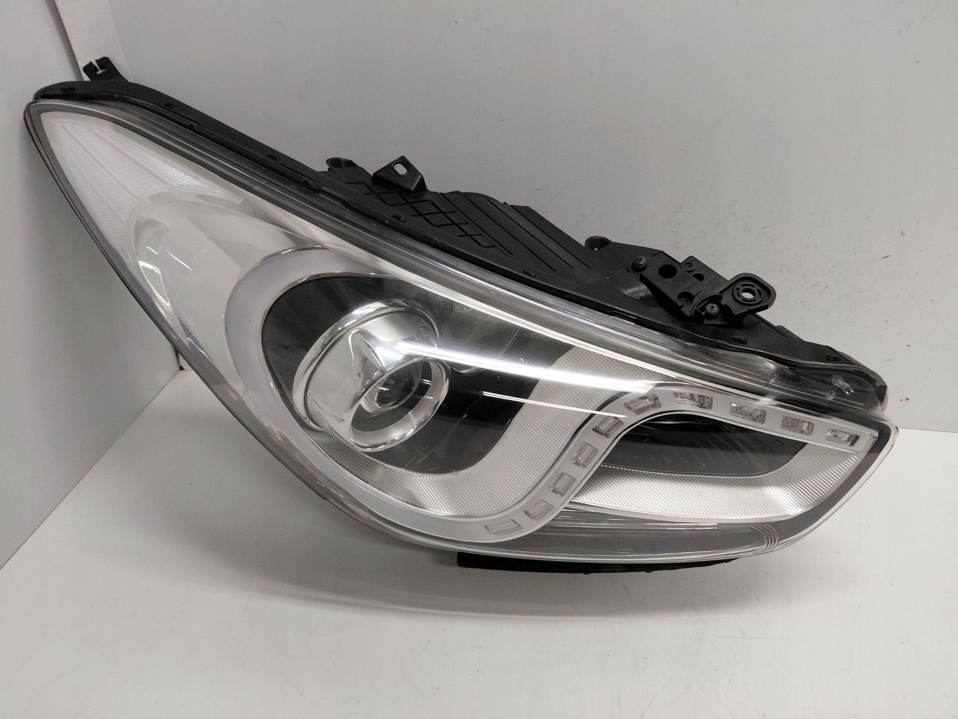 Phare droit Hyundai i40, Heolleung-ro 12
06797  Seoul, Info@hyundai.com, Utilisé, Hyundai