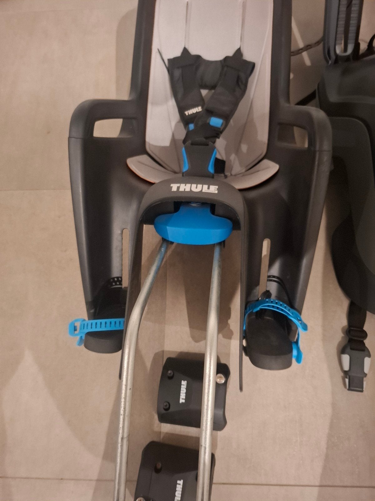 siège de vélo Thule à vendre + 2 adaptateurs, Enlèvement, 2 vélos, Comme neuf, Accessoire porte-vélos