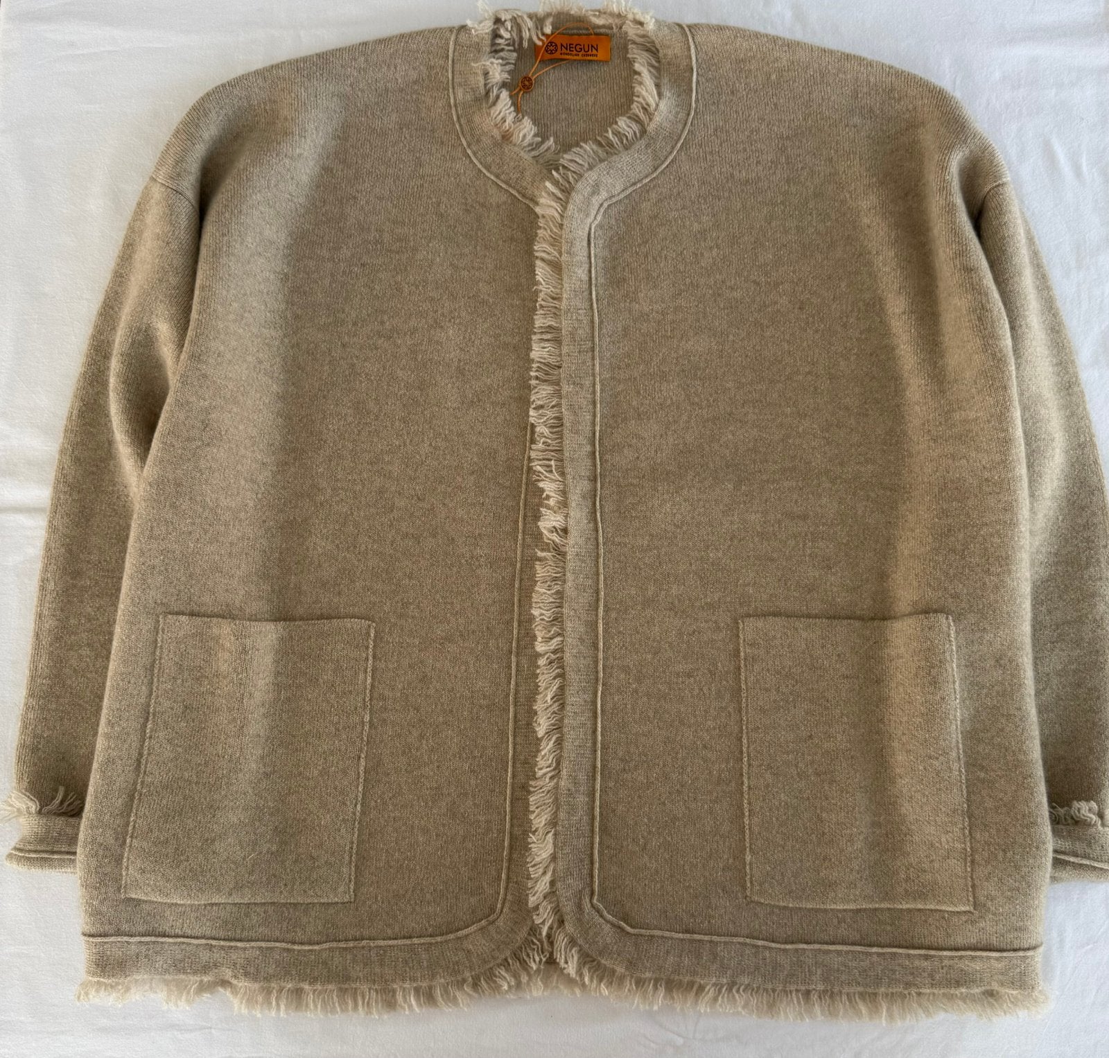 Cardigan 100 % cachemire mongol, Enlèvement ou Envoi, Neuf, Taille 38/40 (M), Beige