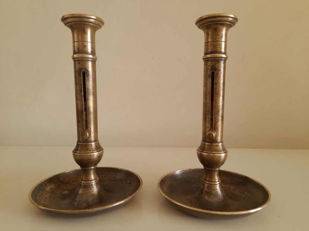 Bronzen kandelaars, Ophalen