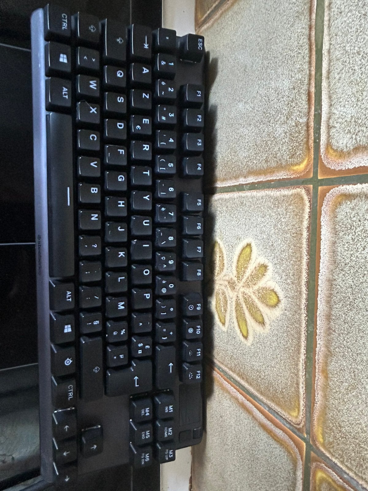 gaming toetsenbord beeldschermen en draadloze muis, Computers en Software, Ophalen, Gebruikt, 2 tot 3 Ghz, Gaming