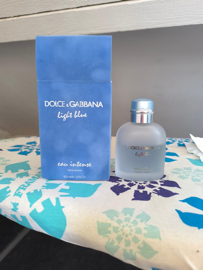 Parfum dolce Gabbana Light blue eau intense 100ml, Handtassen en Accessoires, Uiterlijk | Parfum, Ophalen, Zo goed als nieuw