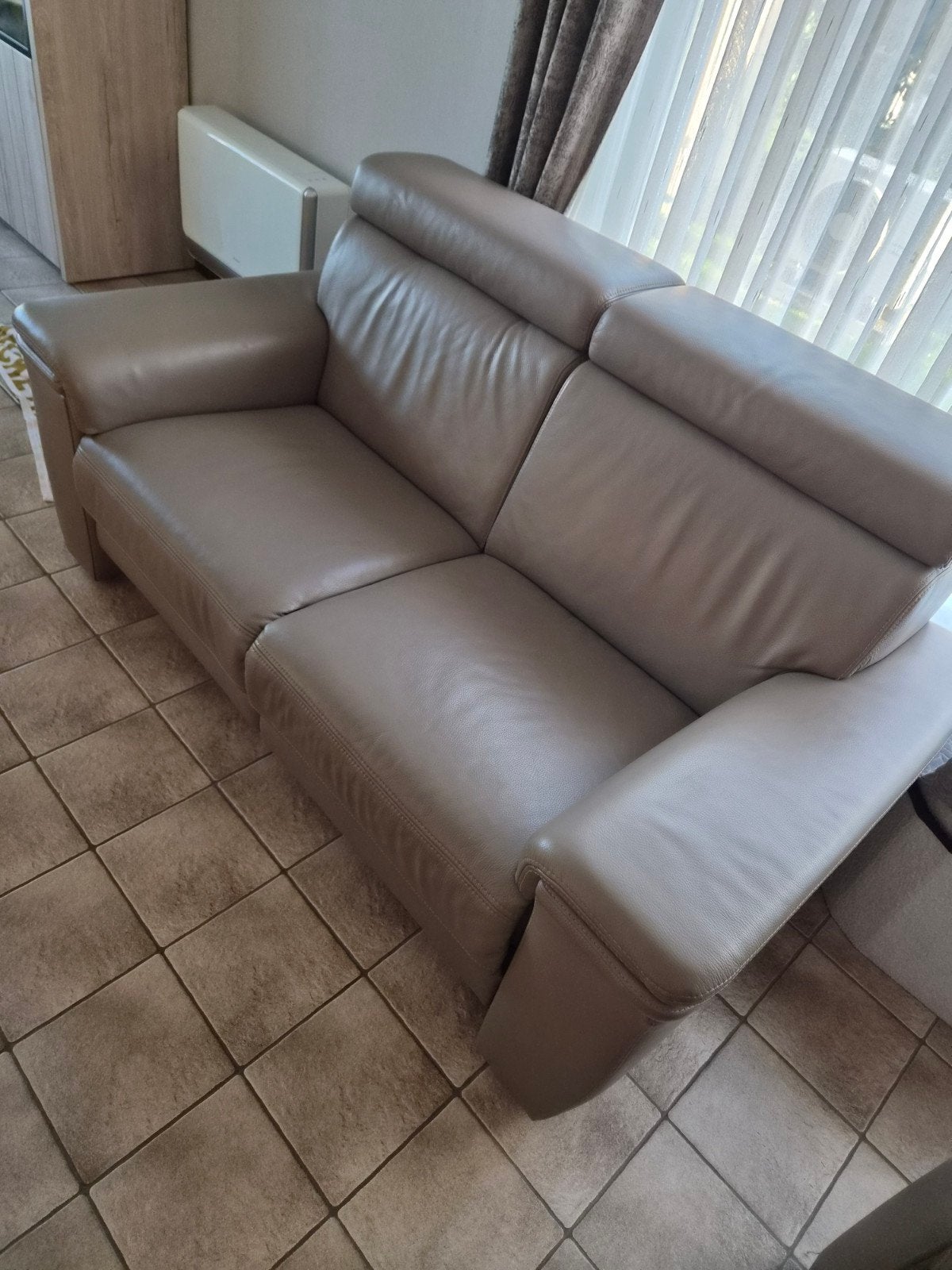 Lederen zetel taupe, Enlèvement, Comme neuf, Cuir, Strak landelijk