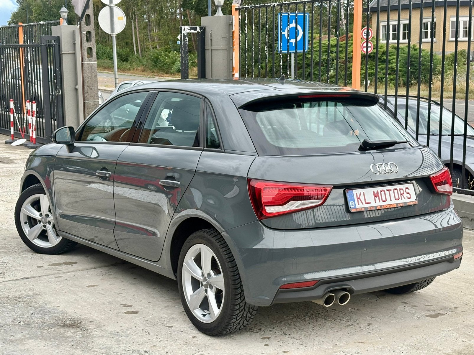 AUDI A1 SPORTBACK 1.4 TFSI ESSENCE 2015 137 000KM CARPASS, Autos, Argent ou Gris, Achat, A1, Euro 6