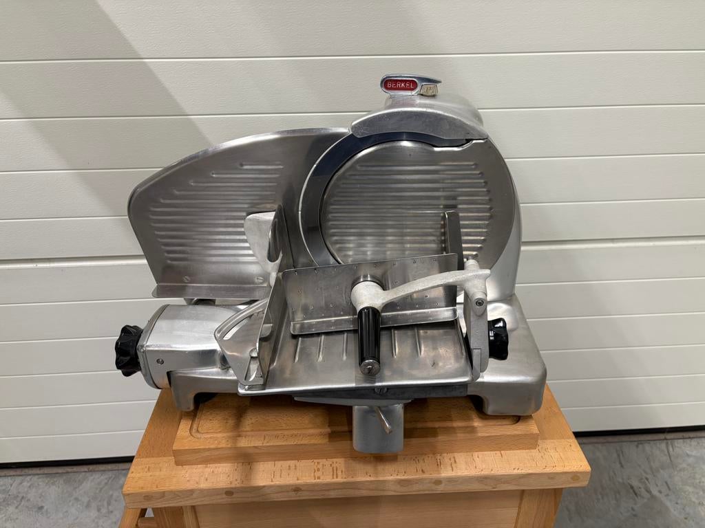 Berkel snijmachine slagerij, Ophalen