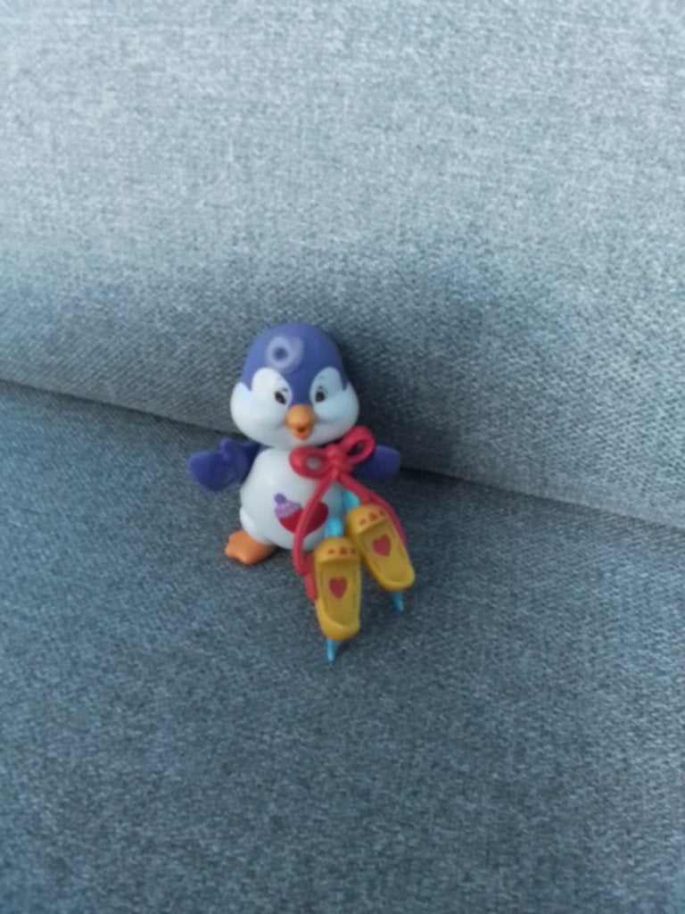 Bisounours Care Bears Cousin All Hug The Penguin + Skates, Verzenden, Zo goed als nieuw