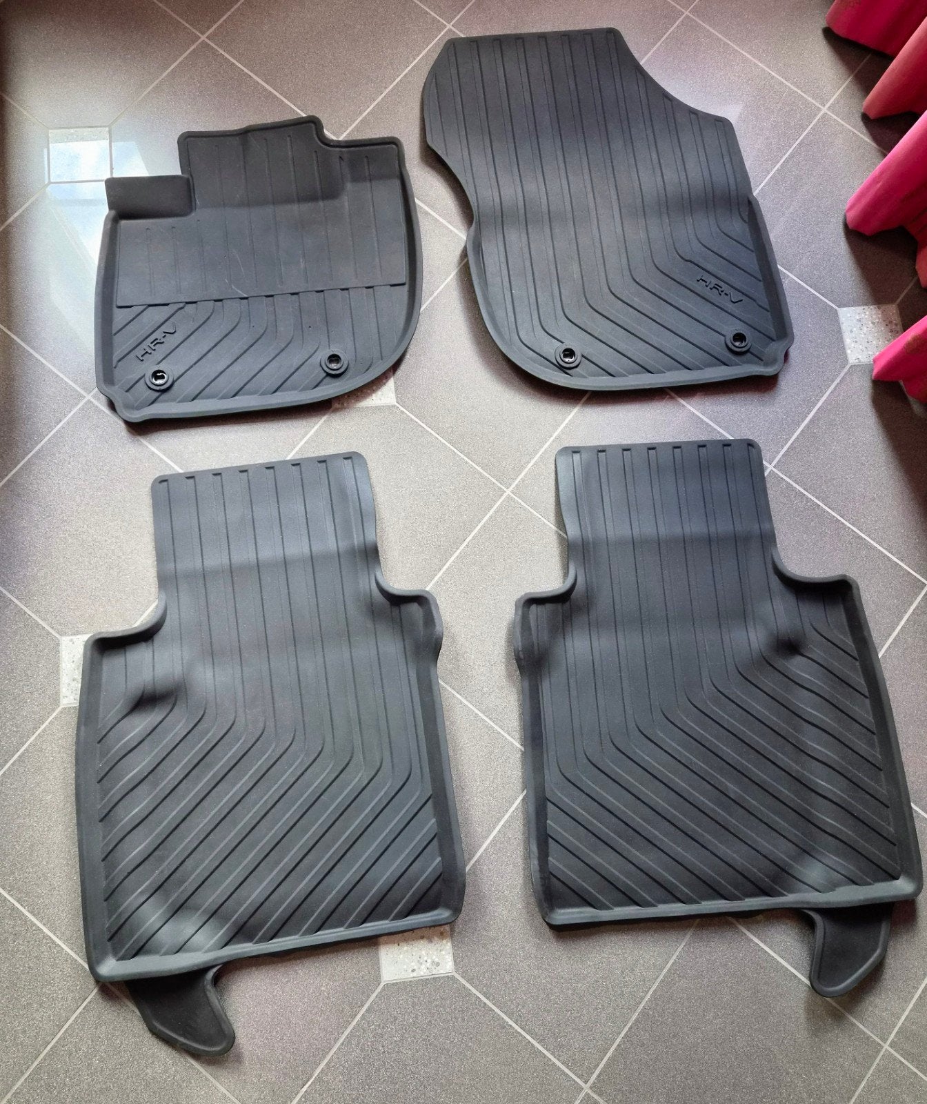 Tapis de sol Honda HRV 2023, Enlèvement, Utilisé