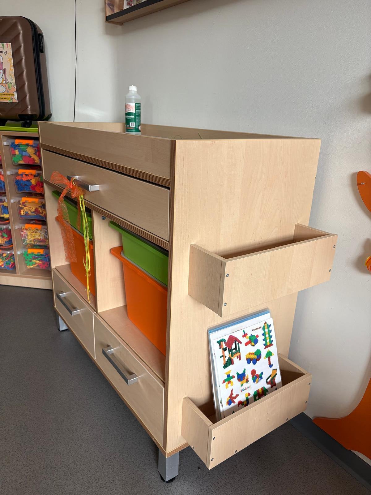 Thematafel/ knutselmaterialenkast kleuterklas 94x45 x90 cm, Enfants & Bébés, Enlèvement, Utilisé