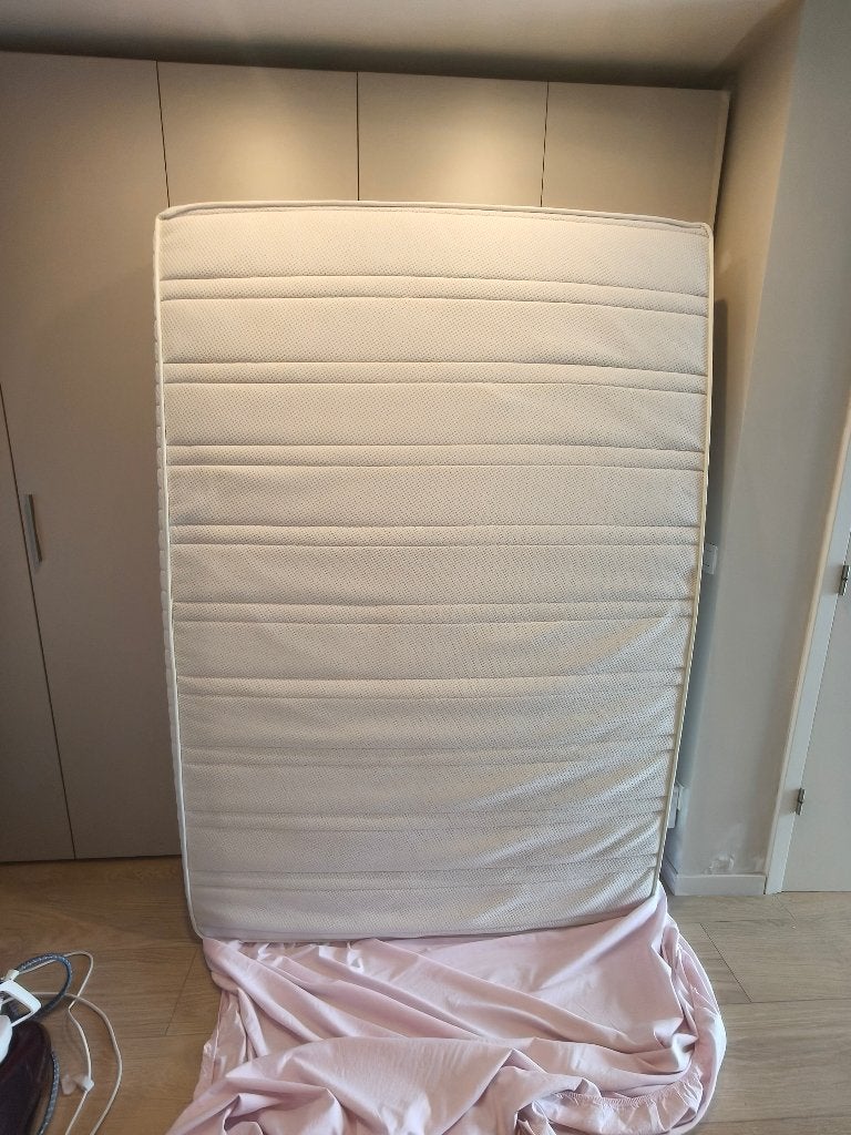 Matelas pratiquement neuf, Matelas, Enlèvement, 200 cm, Deux personnes
